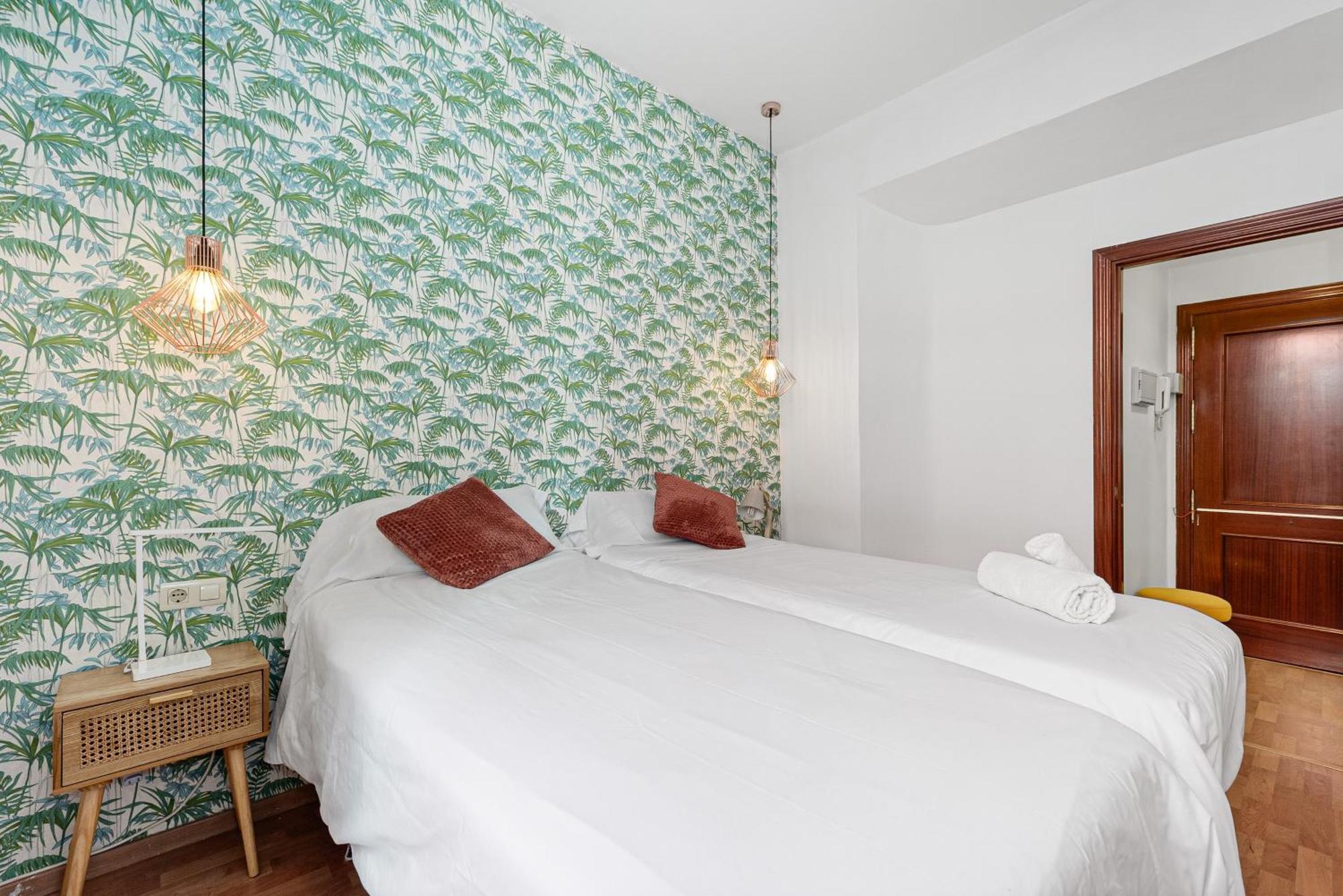 Urbanchicmalaga 2Bedroom Oasis In Historic Malaga Centre Ngoại thất bức ảnh